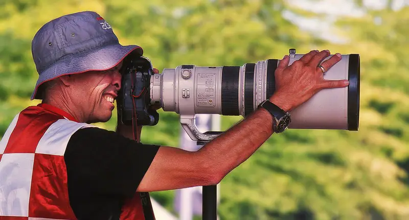 Canon photographer with his Canon EF 400mm f/2,8 IS USM telephoto lens (picture taken with Canon EOS 100D and Canon EF-S 18-135mm F3.5-5.6 IS STM)