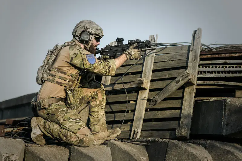 Soldier is hiding behind some rubble (picture taken with Nikon D600 and Nikon AF-S 85mm F1.8 G)