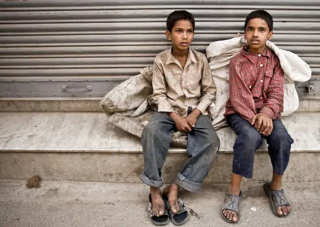 Two boys in Kathmandu (picture taken with Canon EOS 1D Mark III and Canon EF 16-35mm f/2,8 L USM)